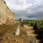 Desplome de parte del lienzo exterior del castillo medieval de Trigueros del Valle (Valladolid) provocado por las lluvias.-ICAL