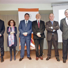 Rodrigo Basco, Isabel Suárez, Ismael Barros, Álvaro Cuervo, Juan Corona, y Mariano Nieto, al presentar la tesis.-E.M.