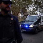 Dos detenidos en Tarragona por mensajes de odio contra la Policia y la Guardia Civil el 1-O.-/ EMILIO NARANJO (EFE)