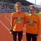 Carmen Viciosa y Cristina Calles (Atletaria), con sus medallas.-E. M.
