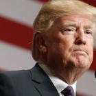 Los agentes de inteligencia estadounidenses consideran, según The New York Times, que Trump se toma a la ligera la seguridad electrónica.-AP