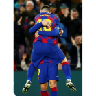 Lionel Messi y Antoine Griezmann celebran un gol.-EFE