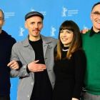 Jonny Lee Miller, Ewen Bremner, Anjela Nedyalkova y Danny Boyle, en la presentación en Berlín de 'T2 Trainspotting'.-AFP / TOBIAS SCHWARZ
