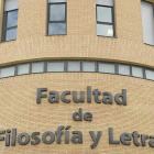 Imagen de archivo de la fachada de la Facultad de Filosofía y Letras de Valladolid.-E.M.