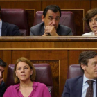 Casado (en la fila superior, a la izquierda), Santamaría (a la derecha) y Cospedal (en la inferior), en un pleno del Congreso del pasado mes de junio.-JOSÉ LUIS ROCA