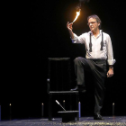 Juan Mayoral durante un momento de su número ‘Fire’.-J.M.LOSTAU