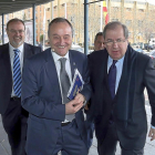 Daniel Miguel y Juan Vicente Herrera a su llegada a la Feria de Valladolid. Tras ello, el consejero de Educación.-ICAL