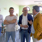 Jesús Julio Carnero acompañado de afiliados de Tudela de Duero-ICAL