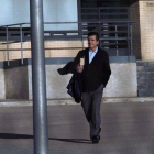 El exministro y expresidente de Baleares, Jaume Matas, en el momento de abandonar, el viernes pasado, el módulo de régimen abierto del centro penitenciario de Segovia.-Foto: EFE