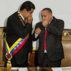 Nicolás Maduro habla con el presidente de la Asamblea Nacional, Diosdado Cabella, este martes en Caracas.-Foto: EFE / MIGUEL GUTIÉRREZ