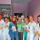 El equipo de Neonatología del Hospital Clínico de Valladolid con los pulpitos solidarios que han recibido esta semana.-EL MUNDO