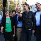 Pisarello, Boya, Subirà, Turull, Cuixart y Junqueras durante el acto de ‘Universitats per la República’ a favor del referéndum en Barcelona.-FERRAN NADEU