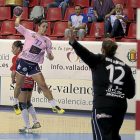 Un momento del último BMAula-Porriño jugado en Huerta del Rey.-J.C. CASTILLO