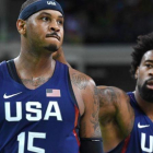 Carmelo Anthony, delante de DeAndre Jordan, celebra una de sus decisivas canastas.-AFP / MARK RALSTON