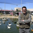 Enrique Marcos, en su zoo ‘La Era de las Aves’ de Fresno el Viejo.-