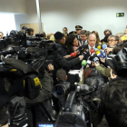 Fernández Díaz atiende a los medios de comunicación en Lleida, en la presentación del DNI 3.0.-Foto: RAMON GABRIEL