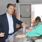 El diputado por Segovia y secretario general del PSOE, Juan Luis Gordo, vota por las generales-ICAL