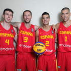 Sergio de la Fuente, Serrtgi Pino, Alex Llorca y Nacho Martín, con la camiseta de la selección española 3x3.-FEB