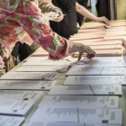 Papeletas en unas elecciones.-MIGUEL LORENZO