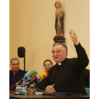 Comparecencia del administrador Diocesano, Antonio Gómez Cantero, junto a algunos miembros del Colegio de Consultores de la Diócesis, comunica el nombramiento del vicario general del Santander, Manuel Herrero, como nuevo obispo de Palencia.-ICAL