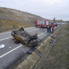 Herido un varón de 47 años al volcar el vehículo en el que viajaba en la N-120 en Vallecillo (León)-Ical