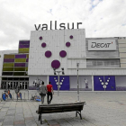 Fachada exterior del centro comercial Vallsur-J.M.Lostau