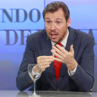 Óscar Puente durante ‘La Quinta Esquina’, programa emitido en La 8 de Valladolid-J. M. LOSTAU