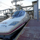 Tren de alta velocidad en la estación Campo Grande de Valladolid.-J.M. LOSTAU