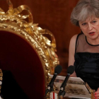 May (derecha) pronuncia un discurso en el Banquete del Lord Mayor, Charles Bownan, en Londres, el 13 de noviembre.-/ REUTERS / PETER NICHOLLS