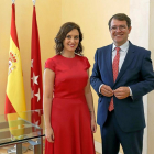 Isabel Díaz Ayuso y Alfonso Fernández Mañueco ayer en Madrid en la toma de posesión de la presidenta madrileña.-ICAL
