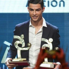 Cristiano Ronaldo prefirió acudir ayer a la Gala del Fútbol Italiano, que a la del Balón de Oro.-AFP / MIGUEL MEDINA