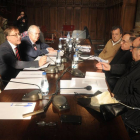 El director general de Patrimonio, Enrique Saiz, se reúne con el Cabildo de la catedral de León para analizar los informes de los últimos desprendimientos-Ical