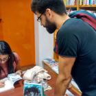 La escritora ecuatoriana Mónica Ojeda en la firma de su novela.-E.M.