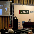 Homenaje a Pascual Herrera durante la apertura del curso.-EL MUNDO