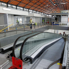 Estado de las obras del mercado del Val, con la escalera mecánica para subir a la segunda planta.-J. M. LOSTAU