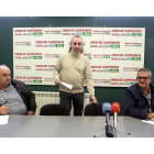 González Palacín flanqueado por,Valentín García (I) y Nacho Arias durante la rueda de prensa de ayer.-ICAL