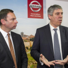 Alan Johnson y José Vicente de los Mozos  informan sobre la situación de la fábrica de Nissan en Ávila.-ICAL