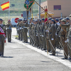 El jefe de la Brigada Galicia VII, el general Antonio Romero, pasa revista a la tropa en la Base ‘El Empecinado’ de Santovenia.-P. REQUEJO