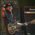 Lemmy Kilmister, líder de Motörhead, el pasado 26 de junio durante una actuación en el festival de Glastonbury.-AP / JOEL RYAN