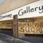 Cierran los lugares públicos en Florida ante la llegada del huracán Dorian.-EFE