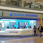 Una de las oficinas de la empresa salmantina Global Exchange en un aeropuerto.-EL MUNDO
