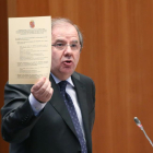 El presidente del PP de Castilla y León, Juan Vicente Herrera, durante el pleno de las Cortes.-ICAL