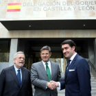 (I a D) El secretario de Estado de Administraciones Públicas, Germán Beteta y el delegado de Gobierno entrante, Juan Carlos Suárez-Quiñones-Ical