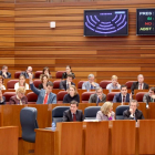 Votación del Grupo Popular durante la celebración del Pleno de las Cortes de Castilla y León-ICAL