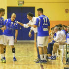 Pisonero corrige a Adrián y Héctor en el amistoso ante Guadalajara.-M. Á. SANTOS