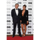 Jose Mourinho, con su hija Matilde, este martes, en la gala de los premios GQ Men, en Londres.-AP