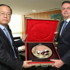 Jair Bolsonaro y Wei Yao, presidente de Huawei.-EFE