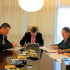 Mancebo, Magdaleno, De Castro y Arranz, durante la firma del acuerdo.-E. M.