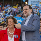 El presidente del PP, Mariano Rajoy, y la exalcaldesa Rita Barberá en un mitin de las pasadas municipales.-MIGUEL LORENZO