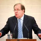 El presidente de la Junta, Juan Vicente Herrera, anuncia en rueda de prensa a los miembros de su Gobierno-Ical